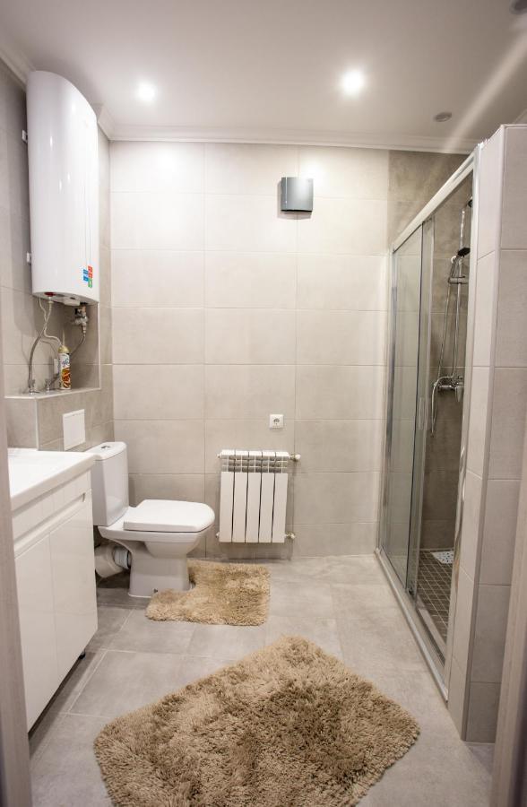 Ultra Lux 3 Rooms Apartment Near Arena City Kyjev Exteriér fotografie